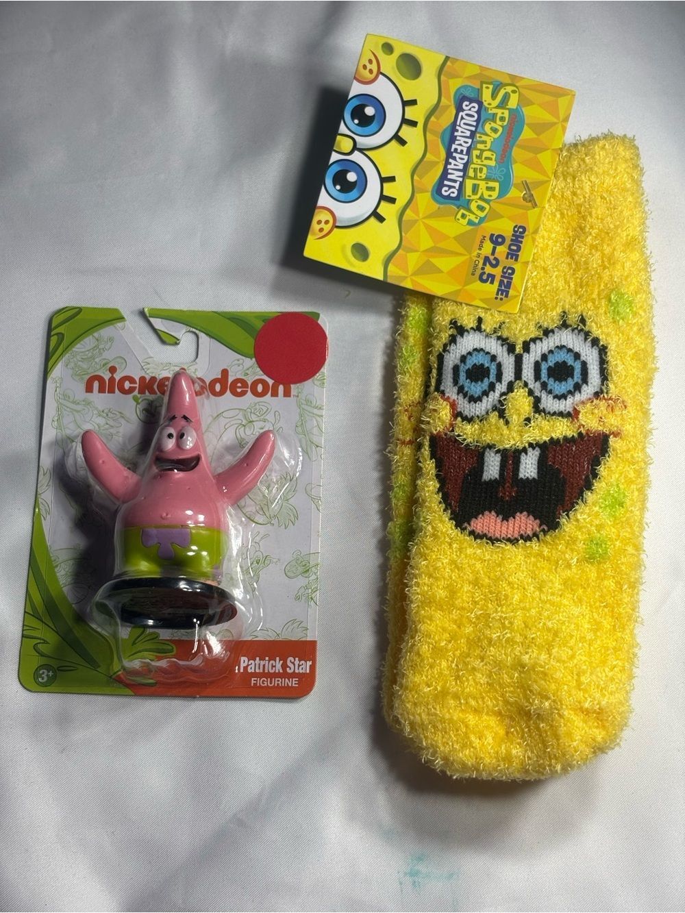 2 New SpongeBob Yellow Fuzzy Socks & Nickelodeon Patrick Star Figurine